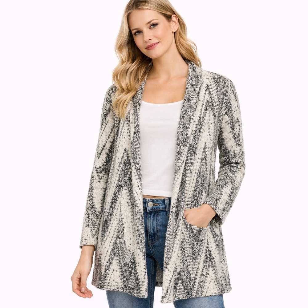 Frank Lyman Fuzzy Knit Chevron Cardigan White Gray Black Size 6